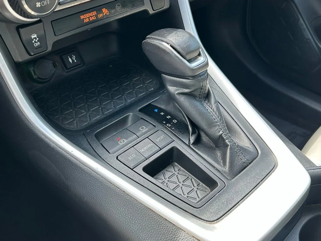 Certified Used 2019 Midnight Black Metallic Toyota XLE Premium image 36