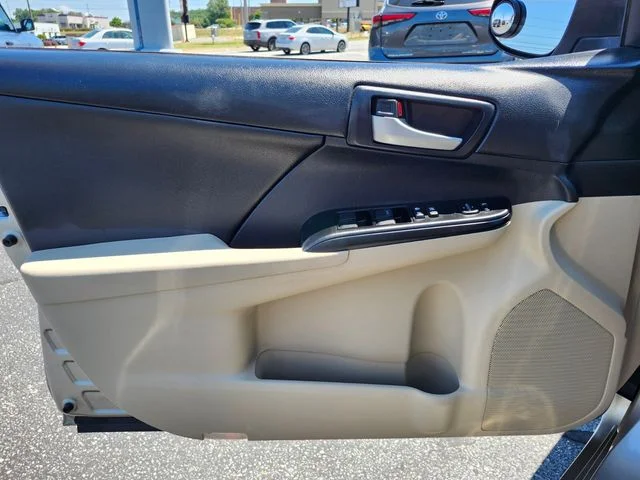 Used 2013 Beige Toyota LE image 39