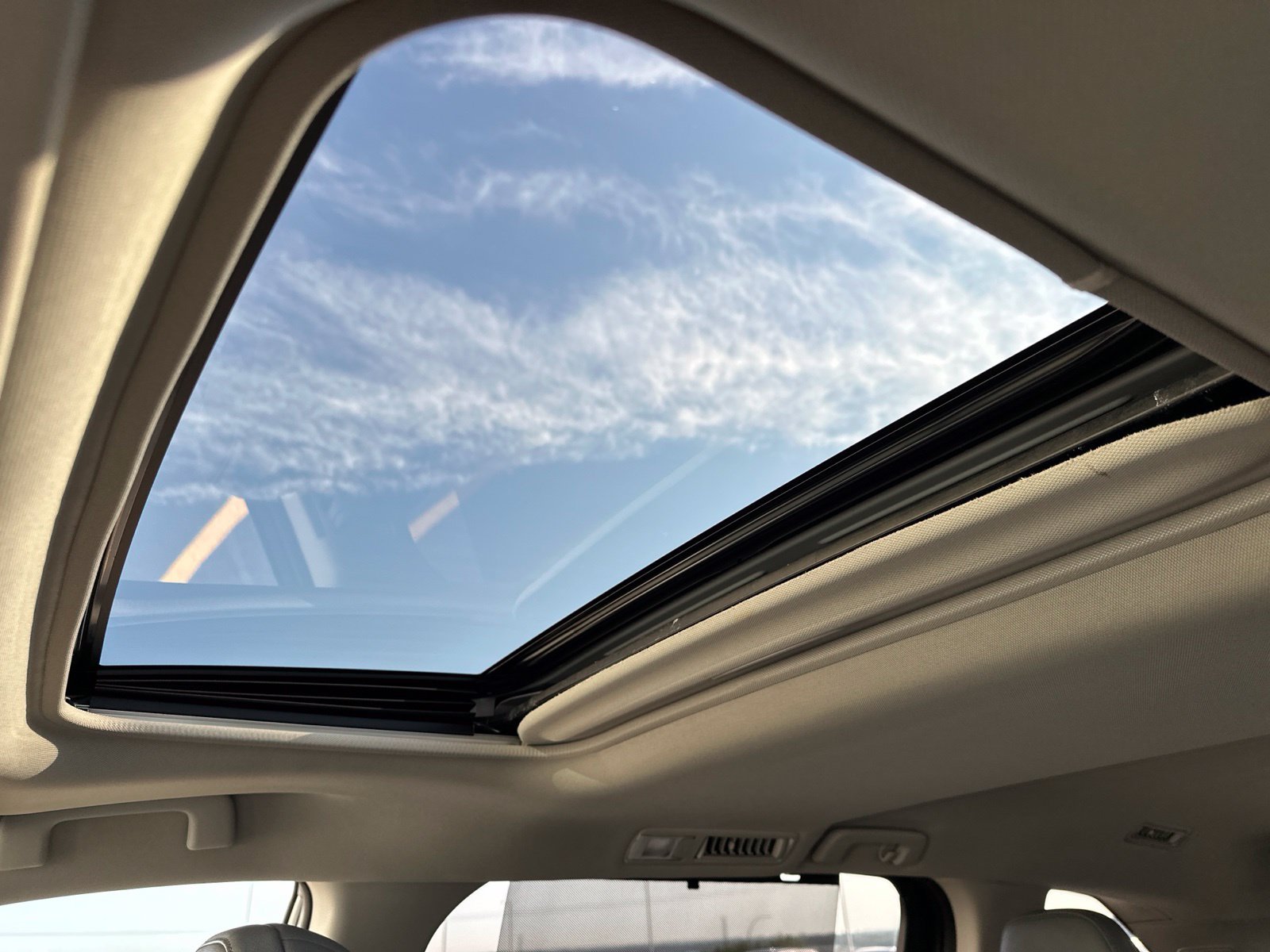 Used 2022 Beige Toyota XLE image 83