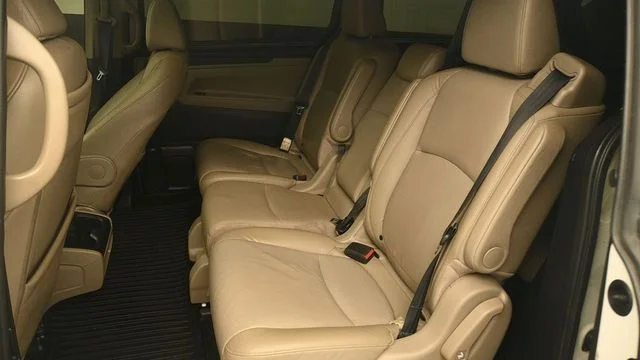 Certified Used 2018 Diamond White Honda Touring image 10
