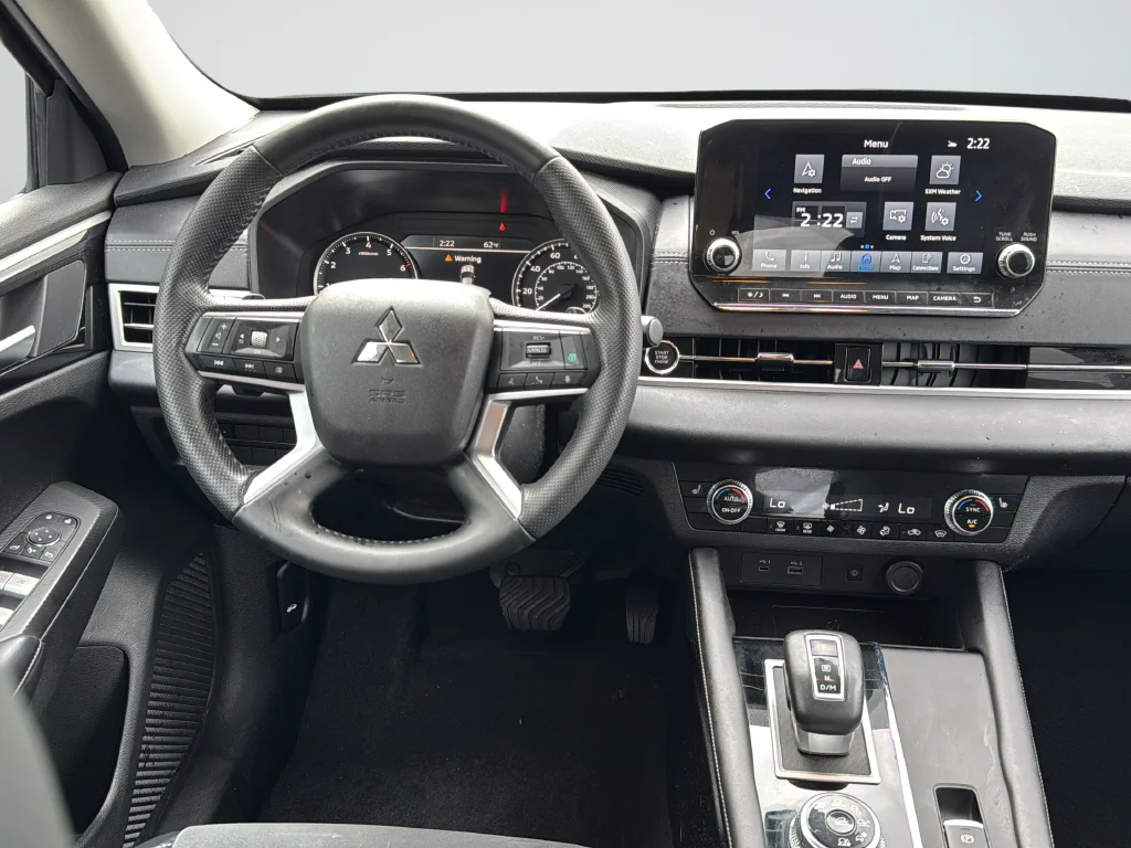 Used 2024 Blue Mitsubishi SE image 11