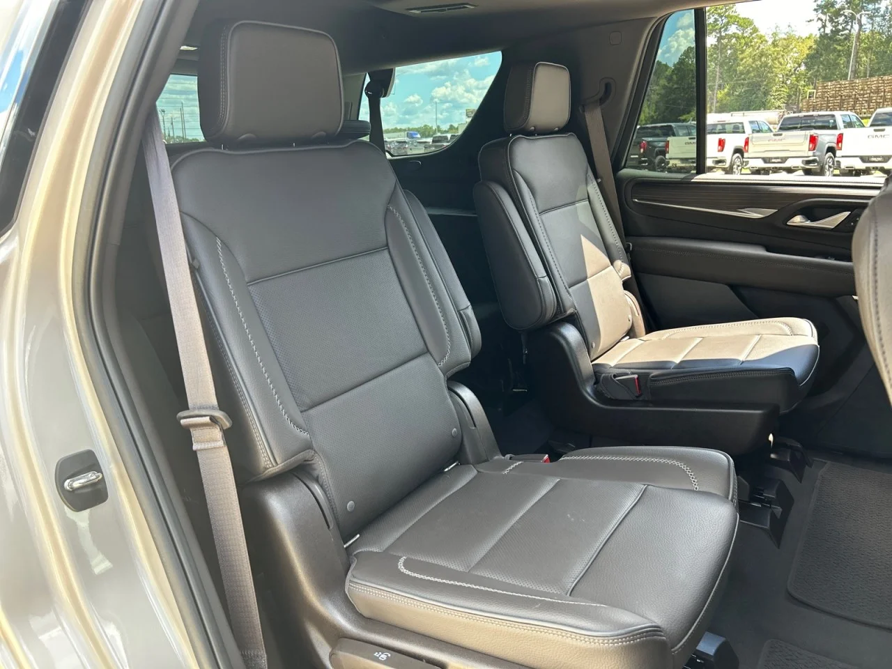 Used 2022 PEARL BEIGE METALLIC GMC Denali image 19