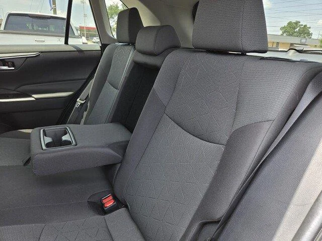 Used 2022 White Toyota XLE image 25