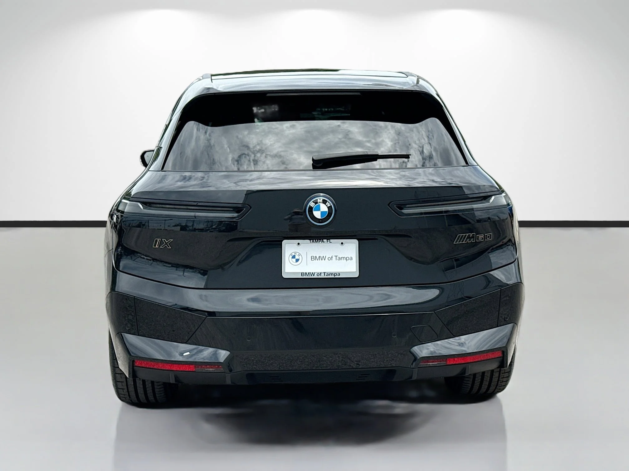Certified Used 2023 Black Sapphire Metallic BMW M60 image 4
