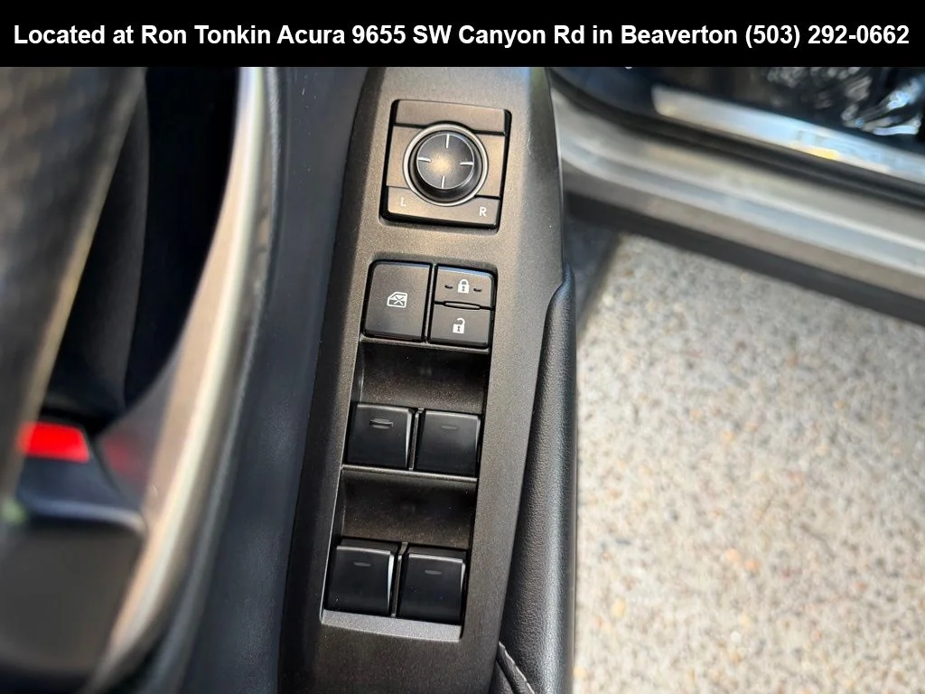 Used 2016 Silver Lining Metallic Lexus 200t image 12