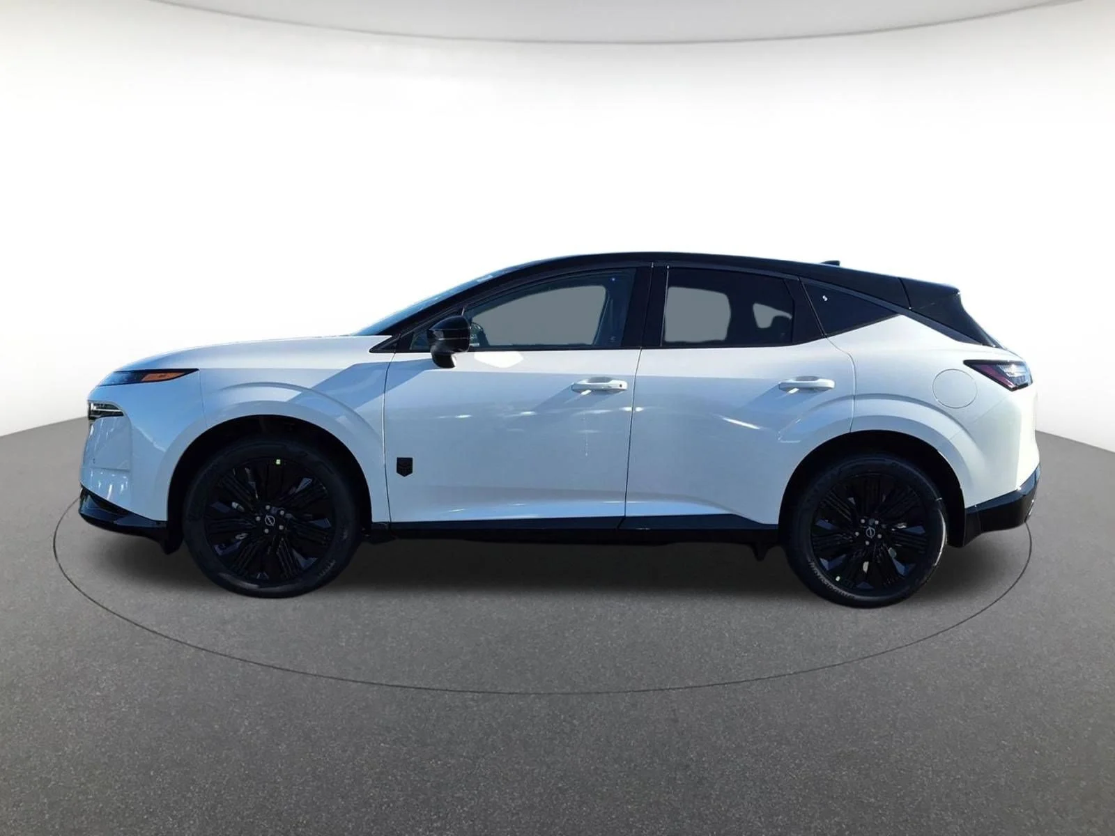 New 2027 Everest White Pearl TriCoat / Super Black Two-tone Nissan Dark Armor image 9