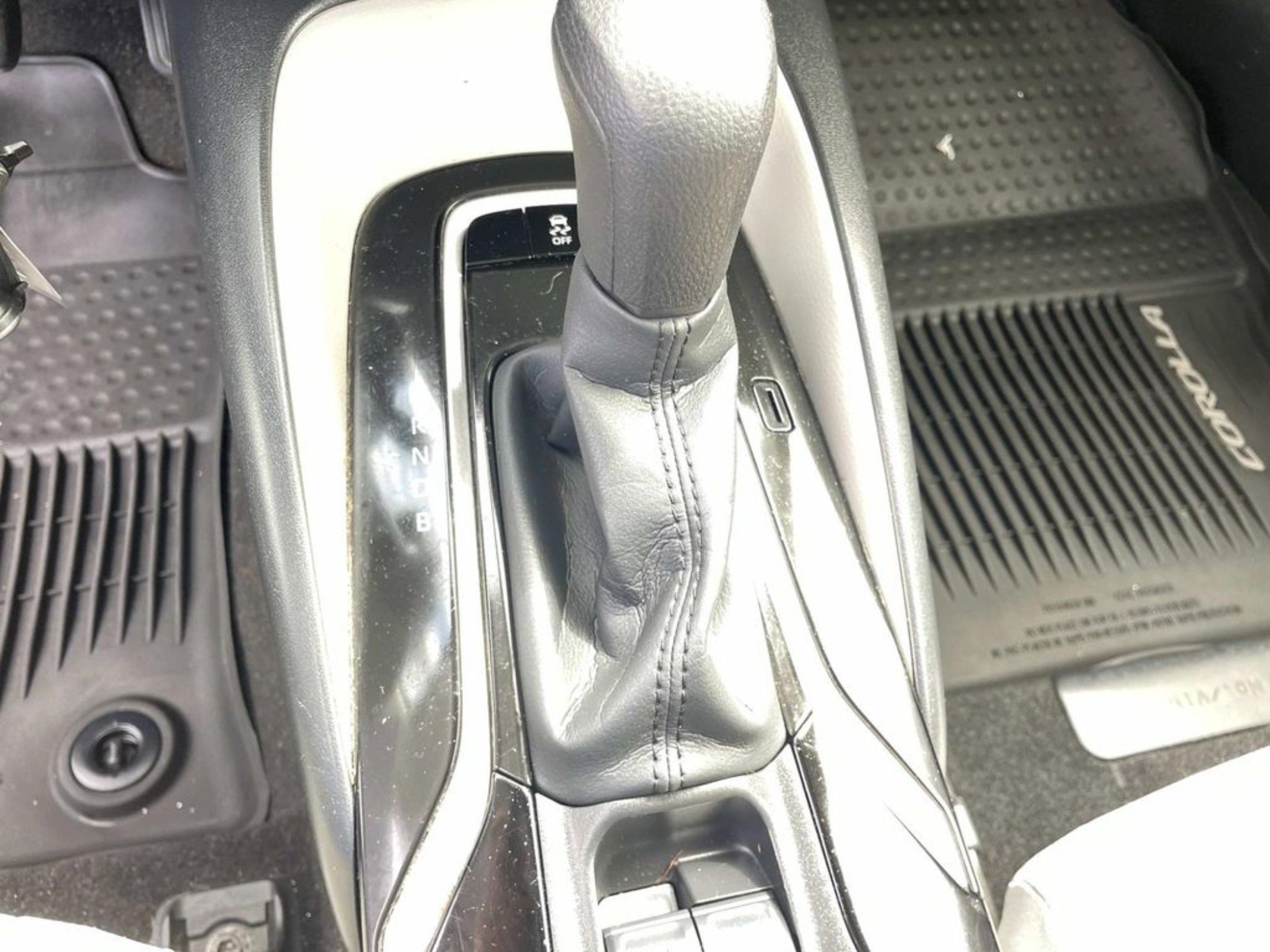 Used 2021  Toyota LE image 26