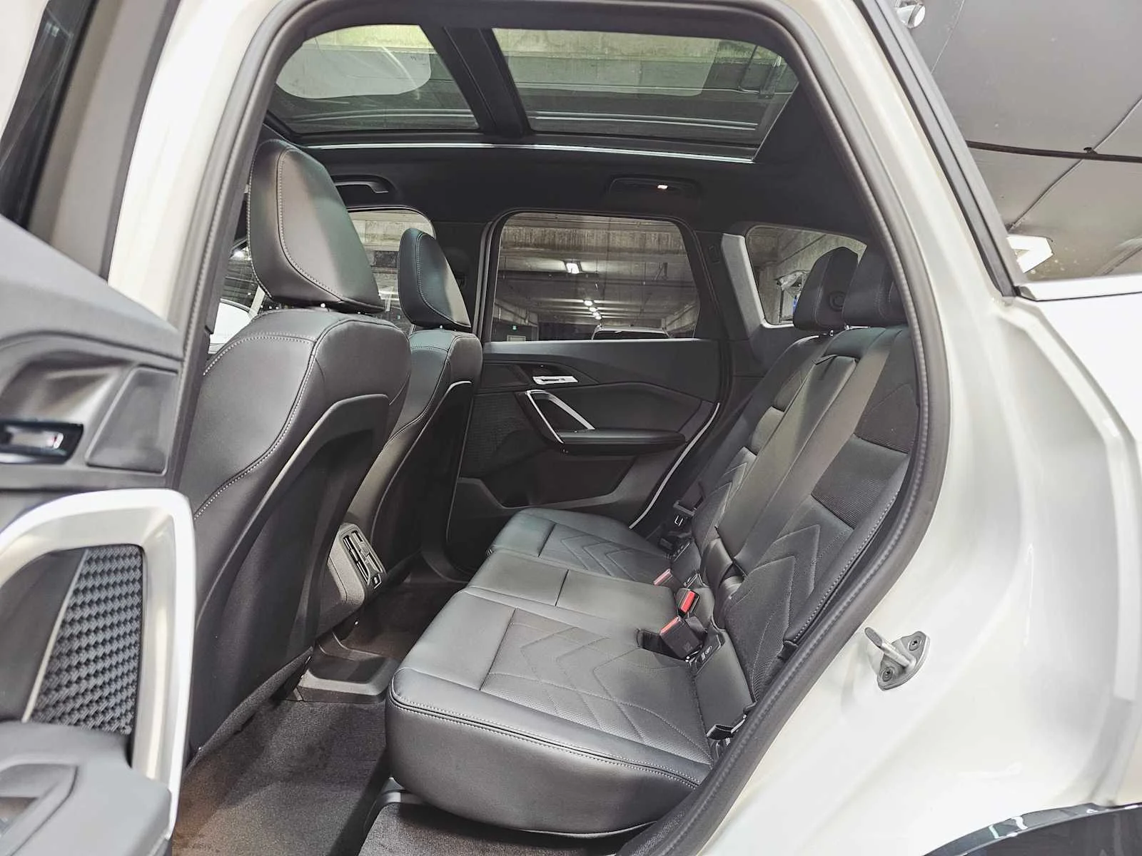 New 2026 Alpine White BMW xDrive28i image 25