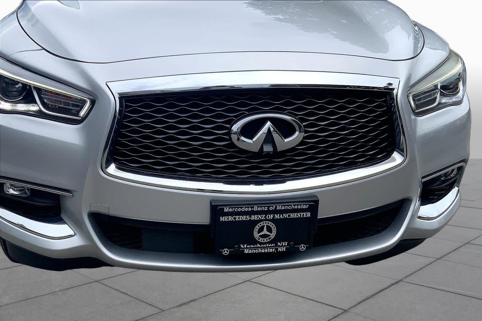 Used 2019 Liquid Platinum INFINITI LUXE image 31