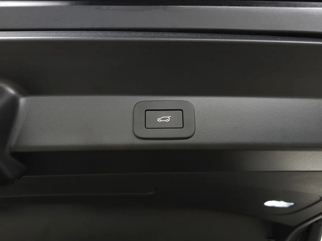 Certified Used 2026 Black Land Rover SE image 7