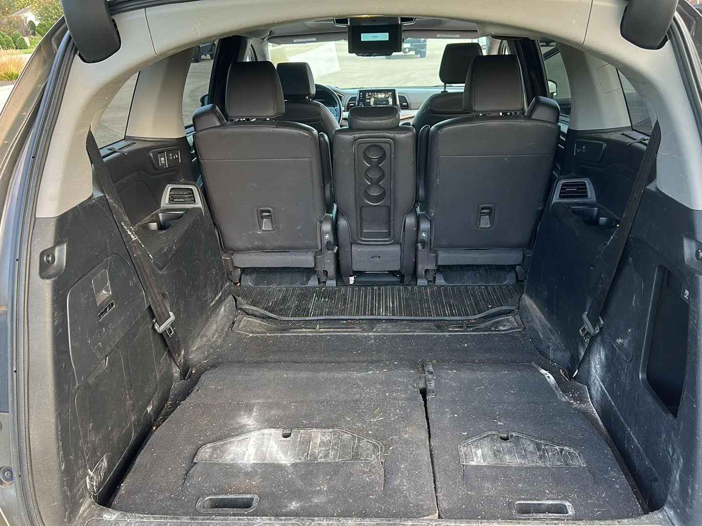 Used 2018 Pacific Pewter Metallic Honda Touring image 27