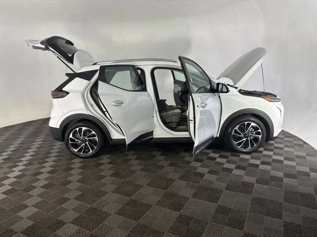 Used 2023 White Chevrolet Premier image 13
