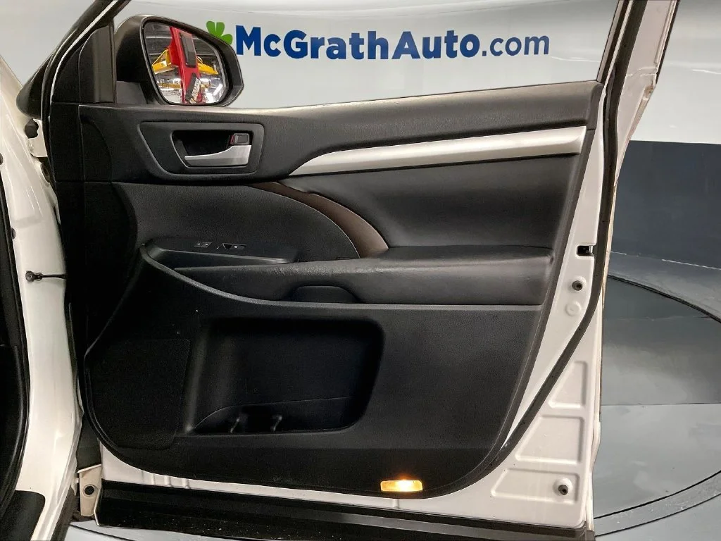 Certified Used 2018 White Toyota XLE image 28