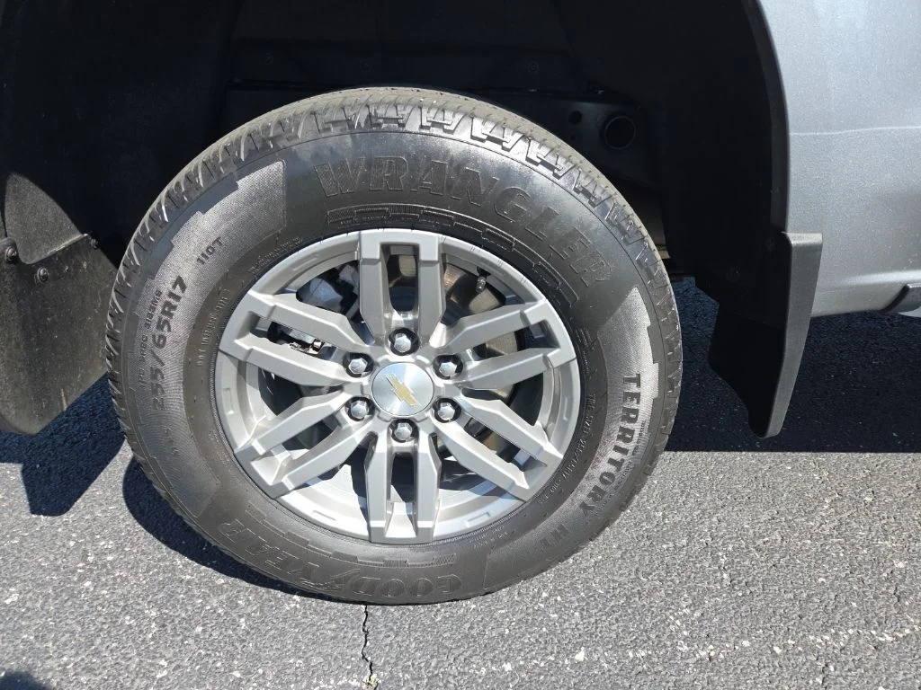 Used 2023 Gray Chevrolet LT image 18
