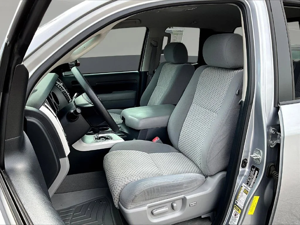 Used 2009 Silver Toyota SR5 image 23