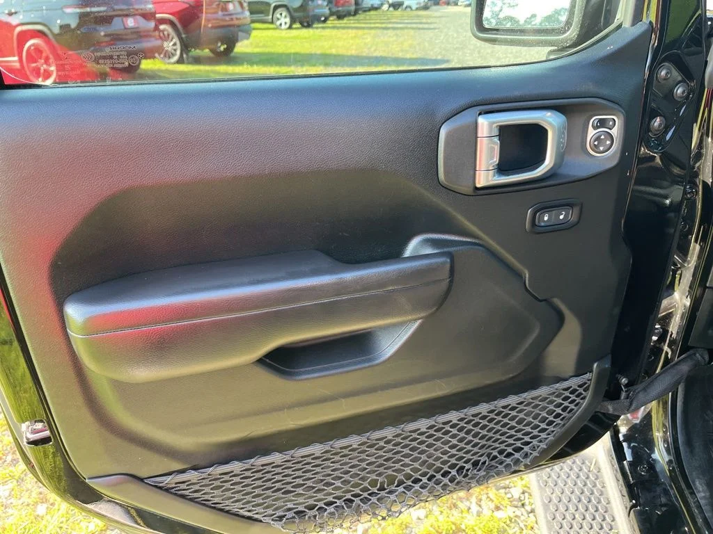 Used 2020 Black Jeep Sport image 11