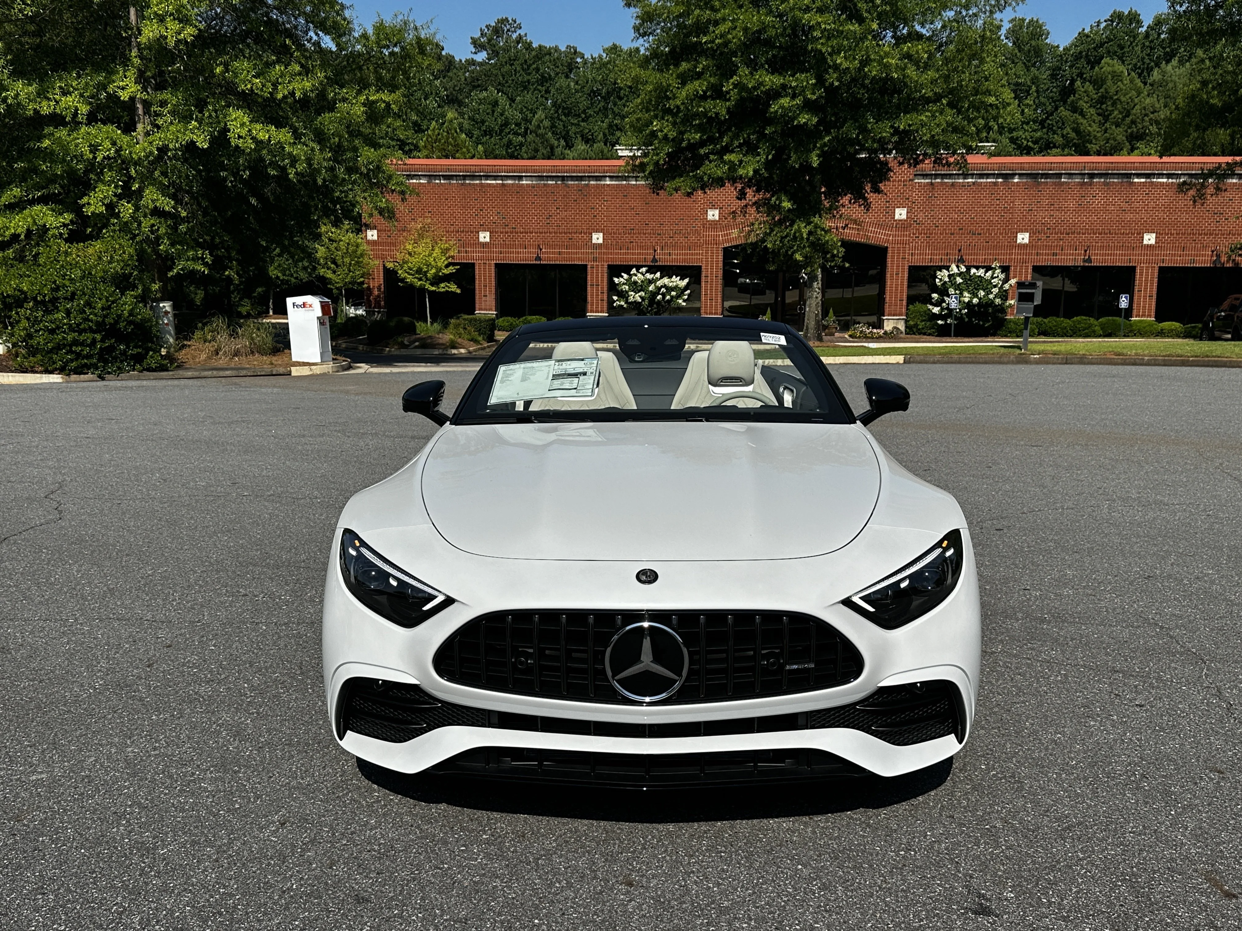 New 2026 MANUFAKTUR Moonlight White Metallic Mercedes-Benz AMG® SL 43 image 3