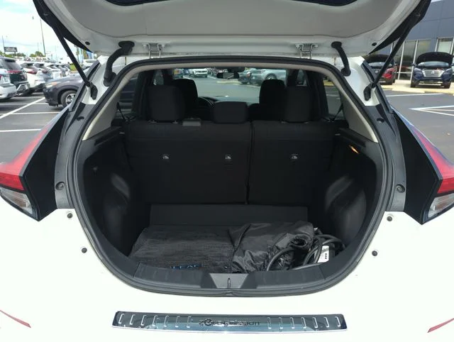 Used 2023 White Nissan S image 19