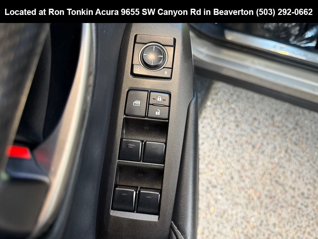Used 2016 Silver Lining Metallic Lexus 200t image 12