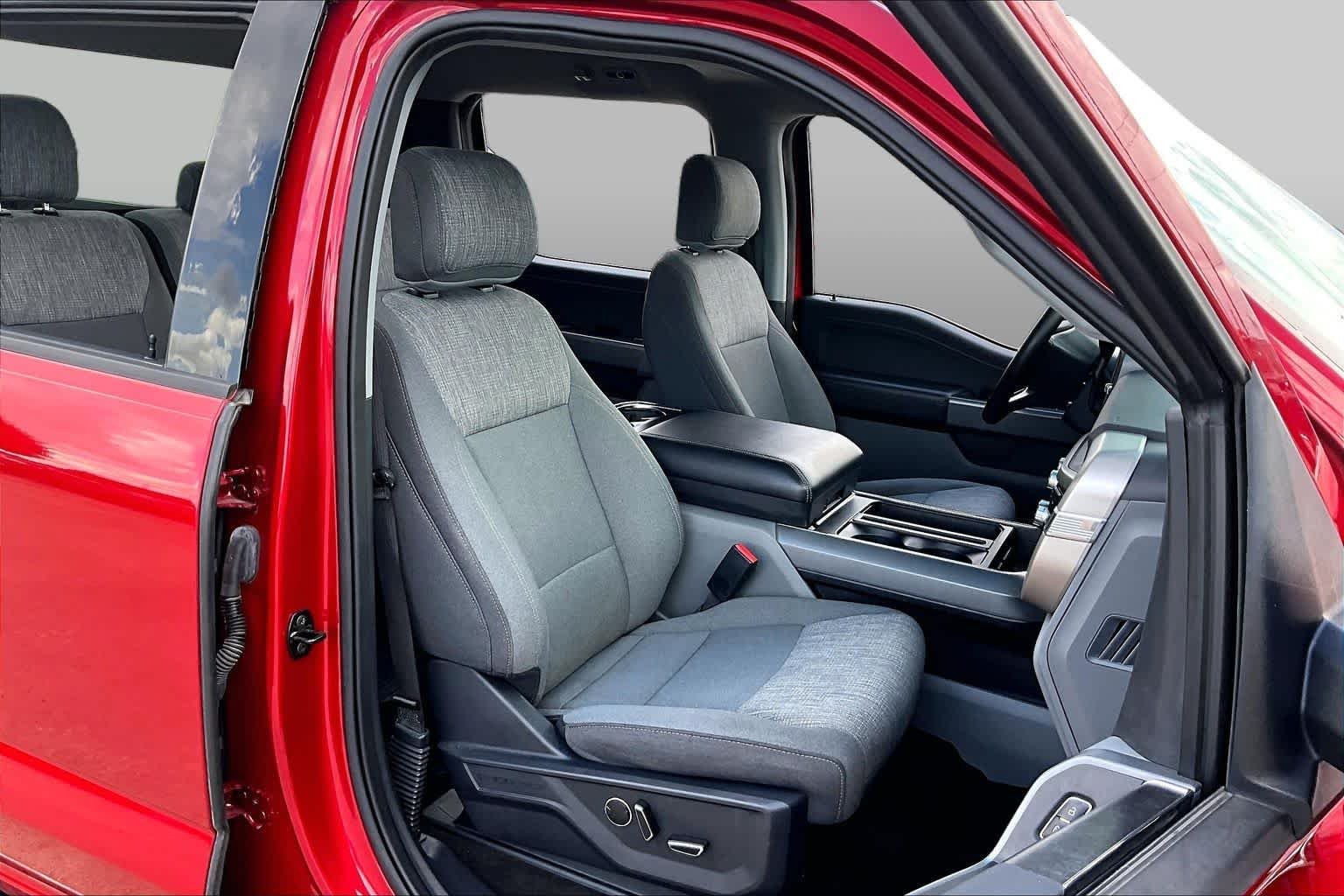 Used 2021 Rapid Red Metallic Tinted Clearcoat Ford XLT image 9
