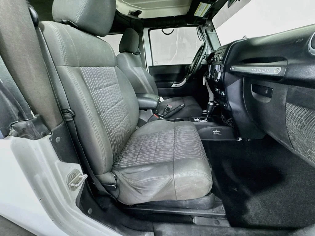 Used 2012 White Jeep Rubicon image 31
