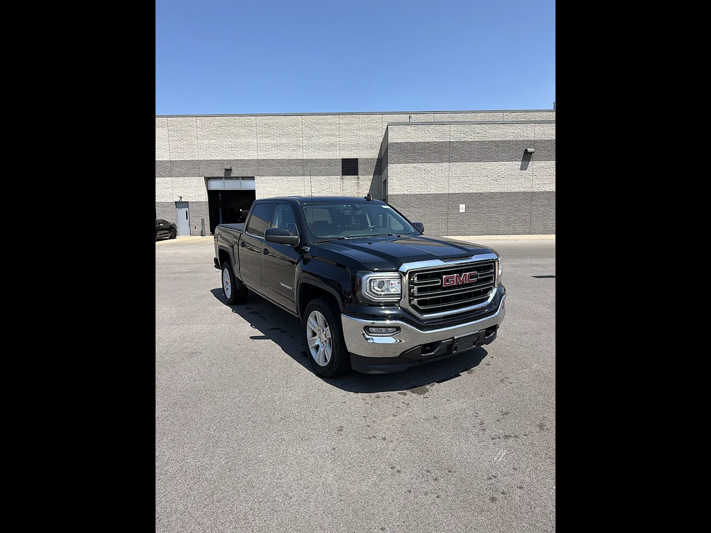 Used 2018 Onyx Black GMC SLE image 6