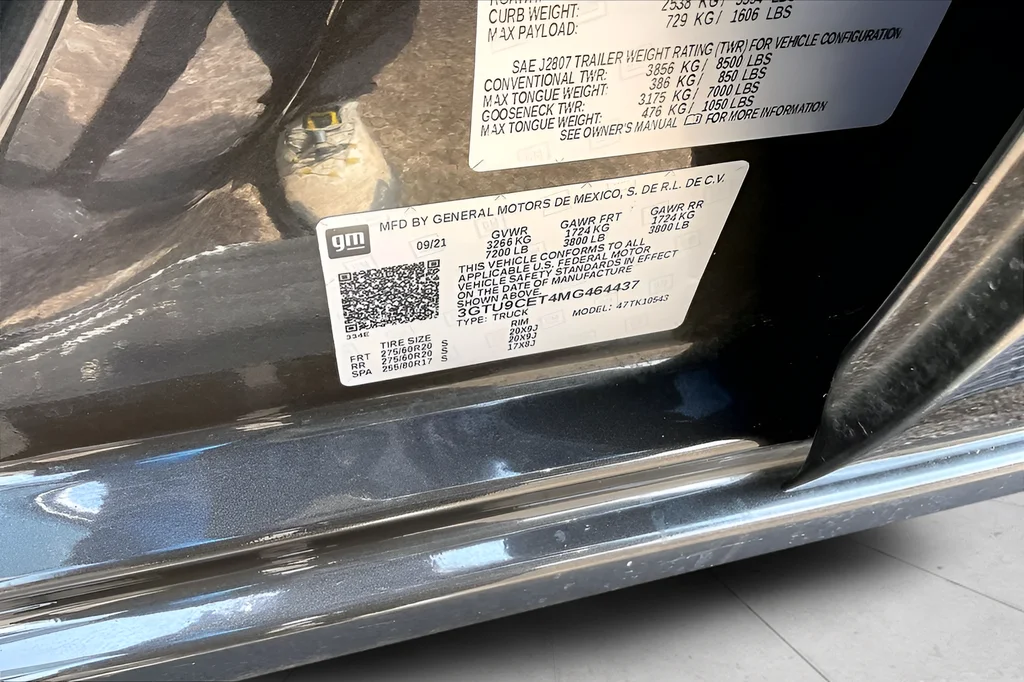 Used 2021 Brown GMC Elevation image 16