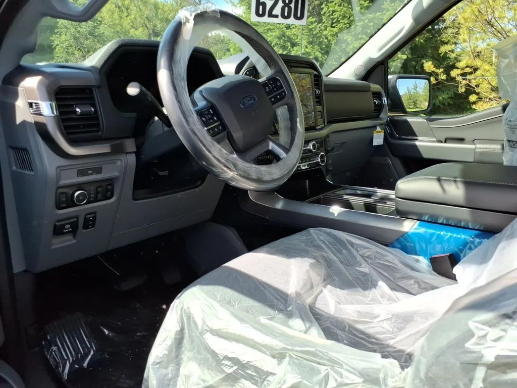 New 2026 Agate Black Metallic Ford XLT image 7