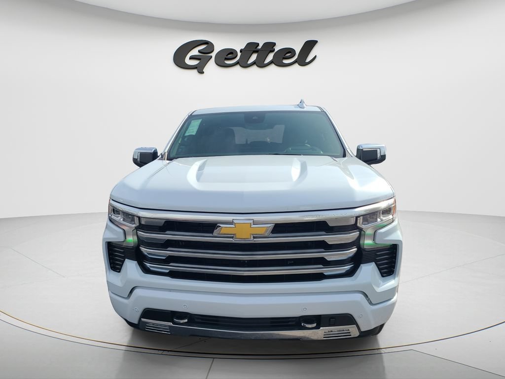 New 2026 Polar White Tricoat Chevrolet High Country image 2