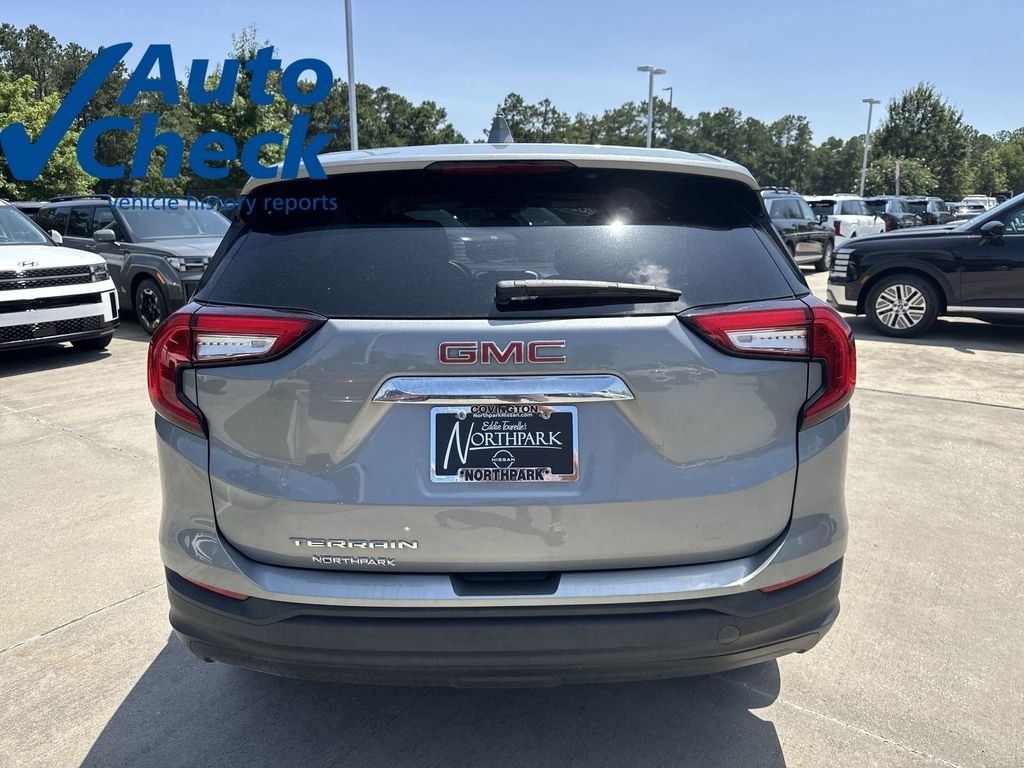Used 2023 Sterling Metallic GMC SLE image 19