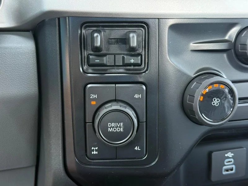 New 2027 Oxford White Ford XL 4WD Crew Cab 6.75