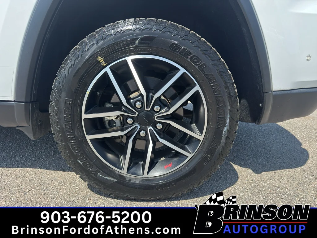 Used 2021 Bright White Clearcoat Jeep Trailhawk image 21