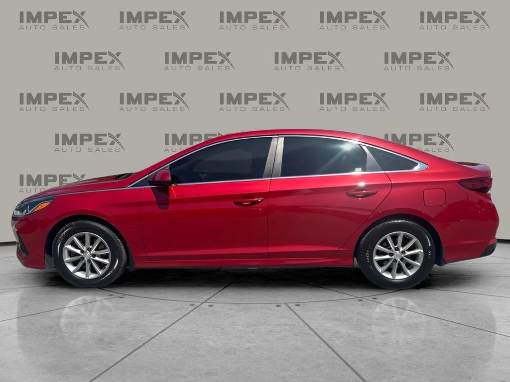 Used 2019 Red Hyundai SE image 2