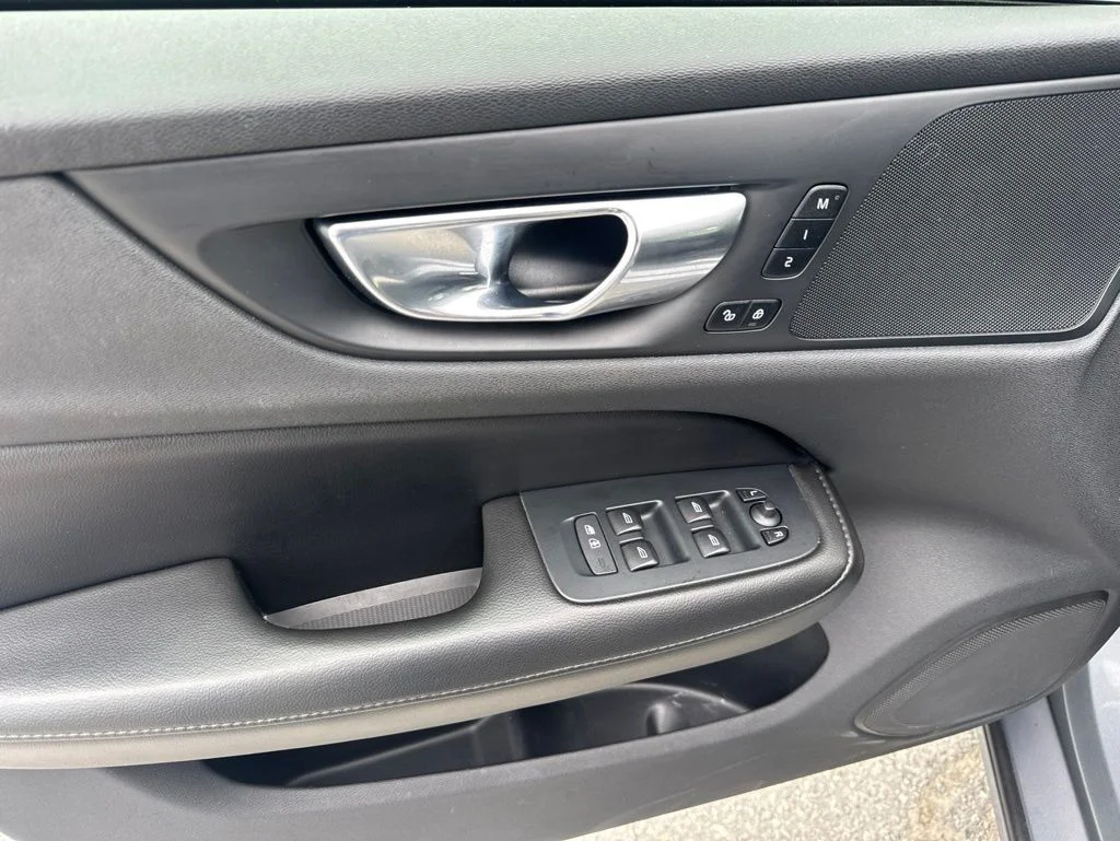Used 2020 Gray Volvo T5 Momentum image 26