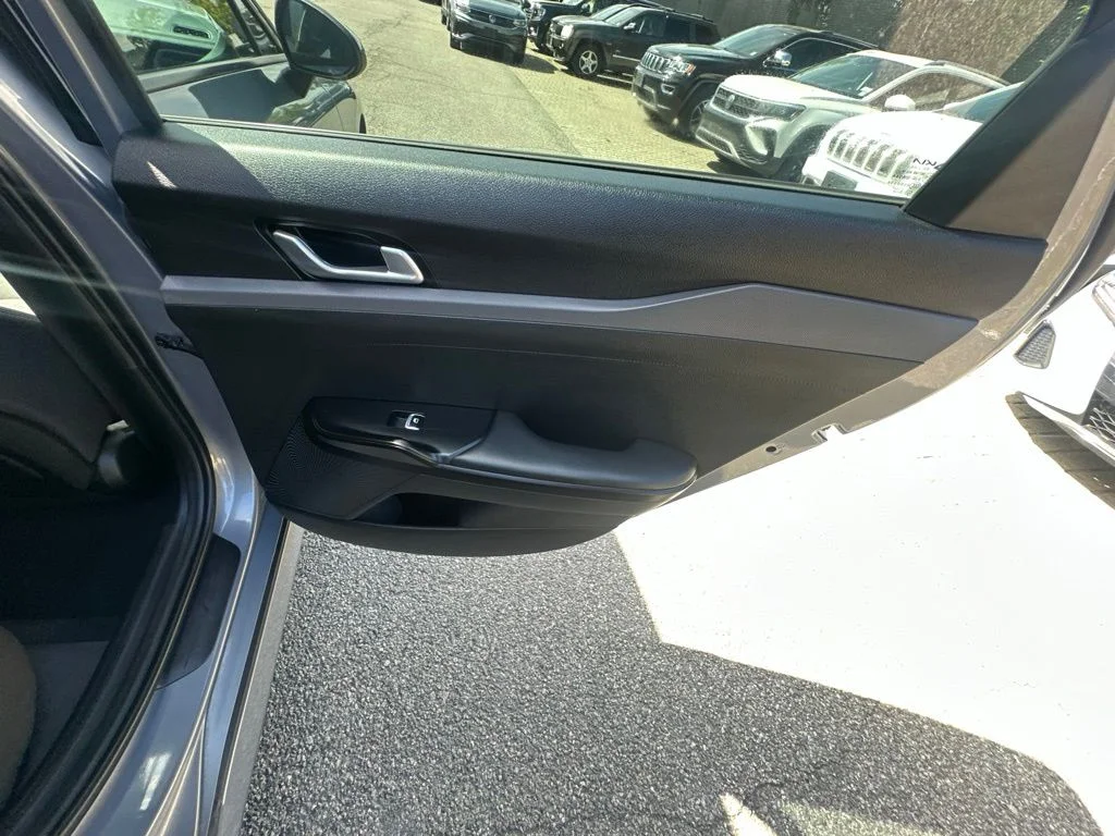 Used 2024 Silver Kia LXS image 31