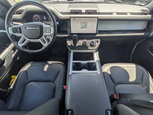 Used 2025 Fuji White Land Rover X-Dynamic SE image 12