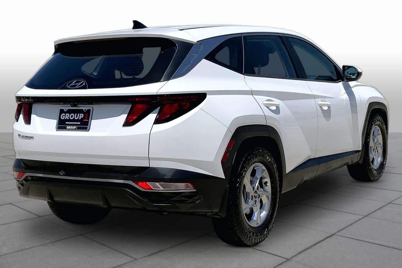 Used 2022 Quartz White Hyundai SE image 13