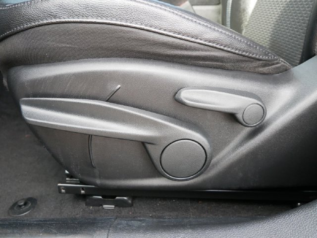 Used 2024 White Jeep Latitude image 13