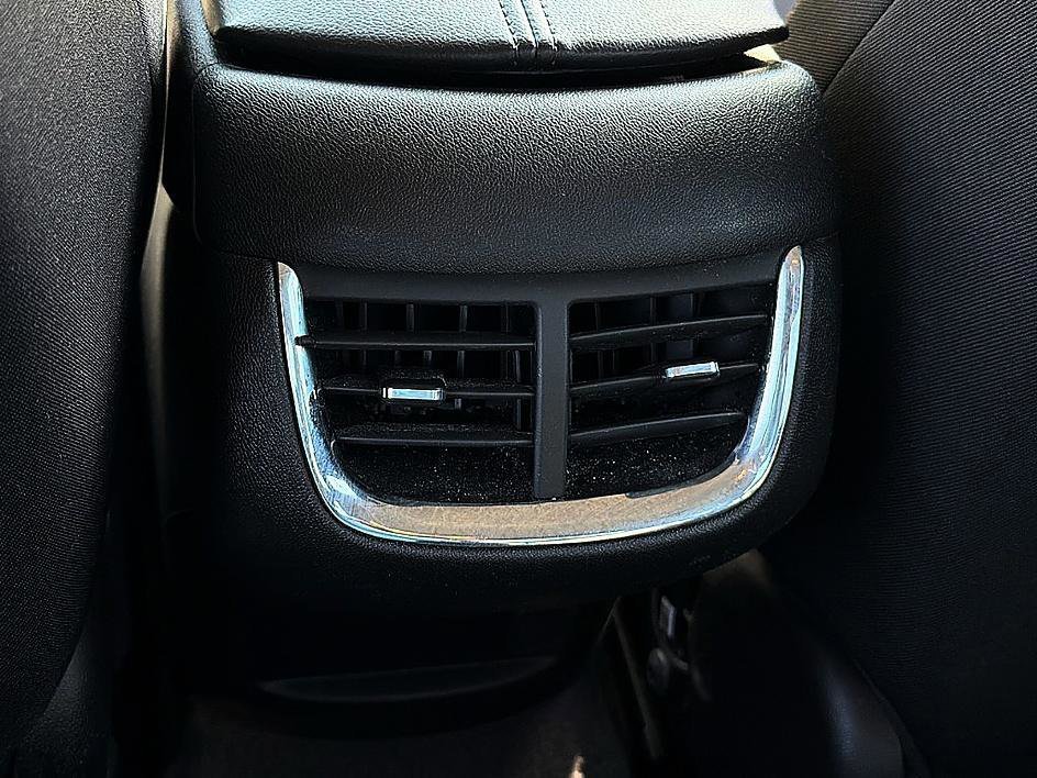 Used 2024 Summit White Chevrolet LT image 9