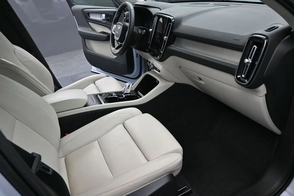 Certified Used 2024 Cloud Blue Volvo Ultimate image 25