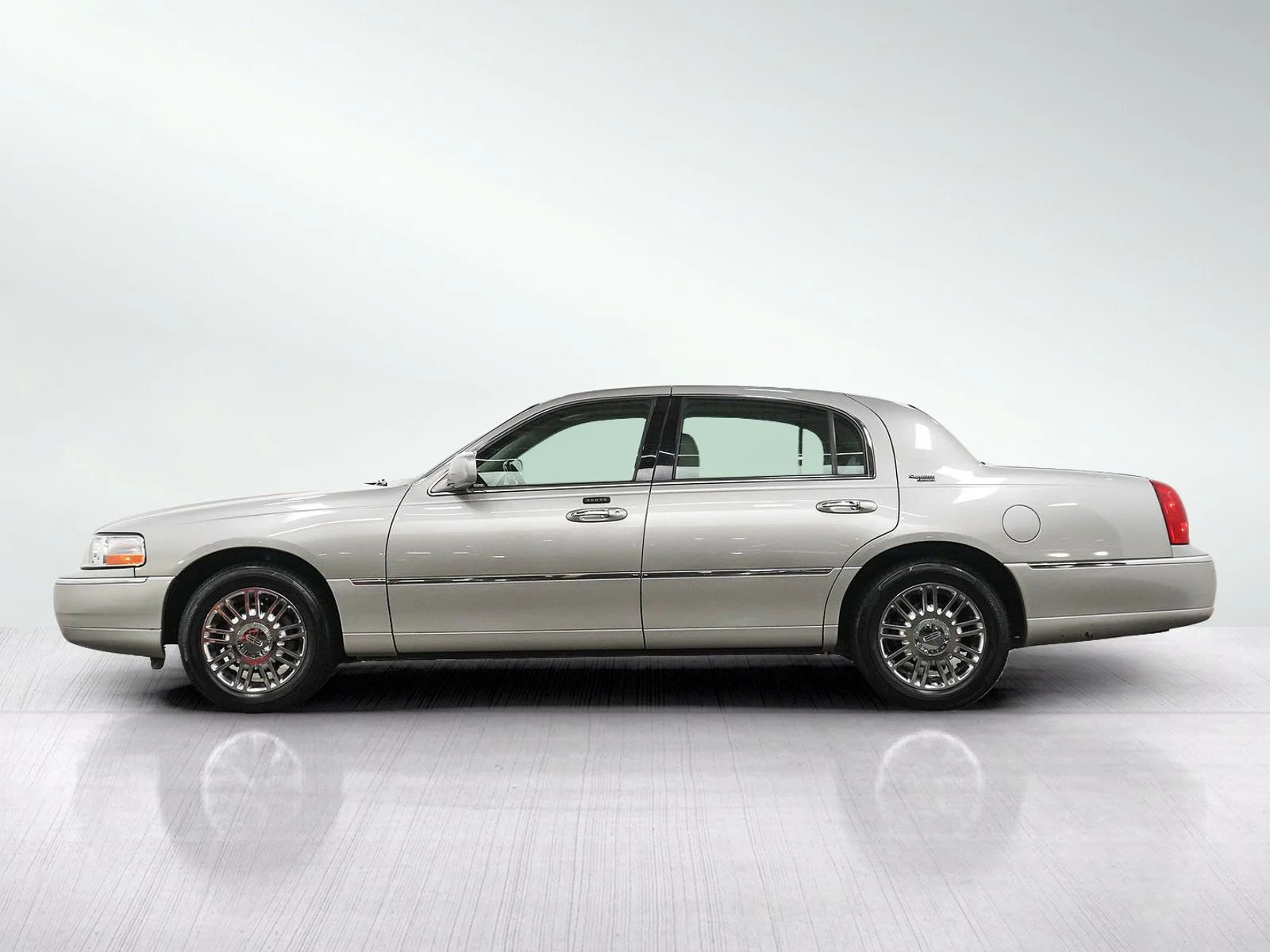 Used 2006 Lincoln Town Car Signature Limited with VIN 1LNHM82V36Y639283 for sale in Wayzata, Minnesota