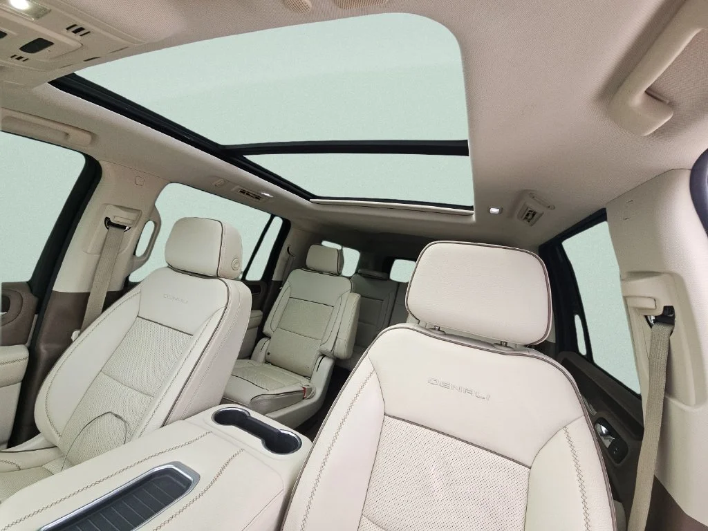 Used 2021 WHITE FROST TRICOAT GMC Denali image 17