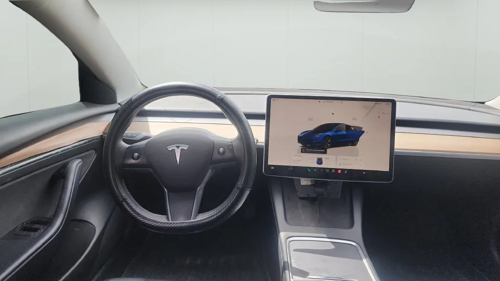 Used 2022  Tesla Base image 10