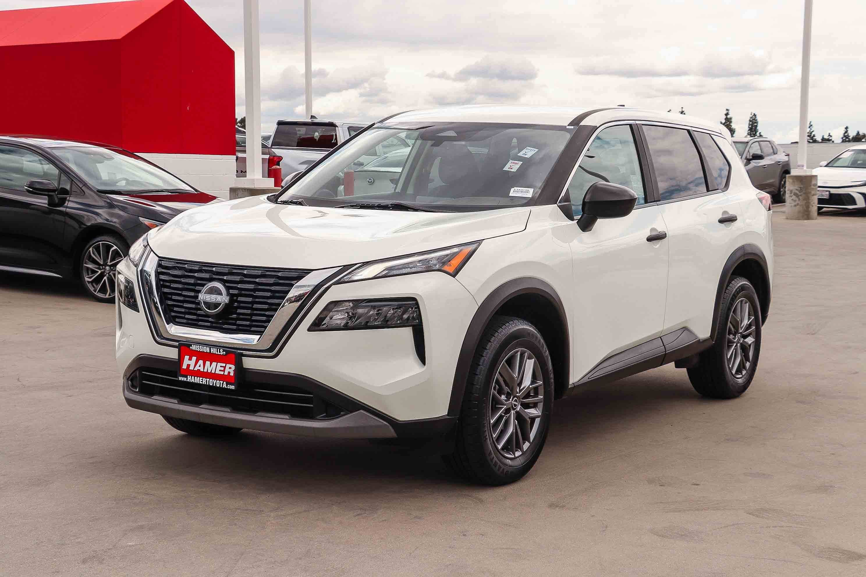 Used 2023 Glacier White Nissan S image 3