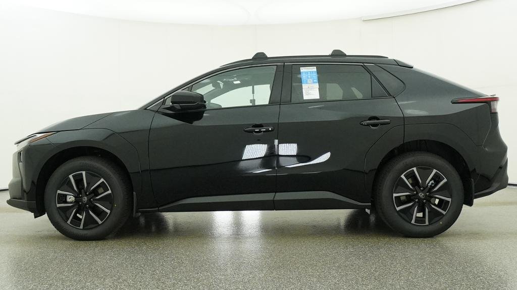New 2026 Midnight Black Metallic Toyota XLE image 2