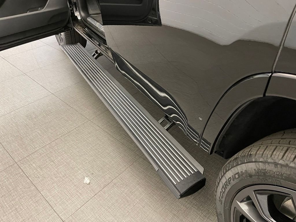 New 2026 High Gloss Black Jeep Summit Reserve image 12