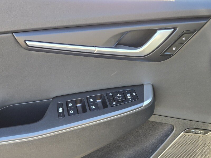Used 2023 Gray KIA WIND RWD image 18