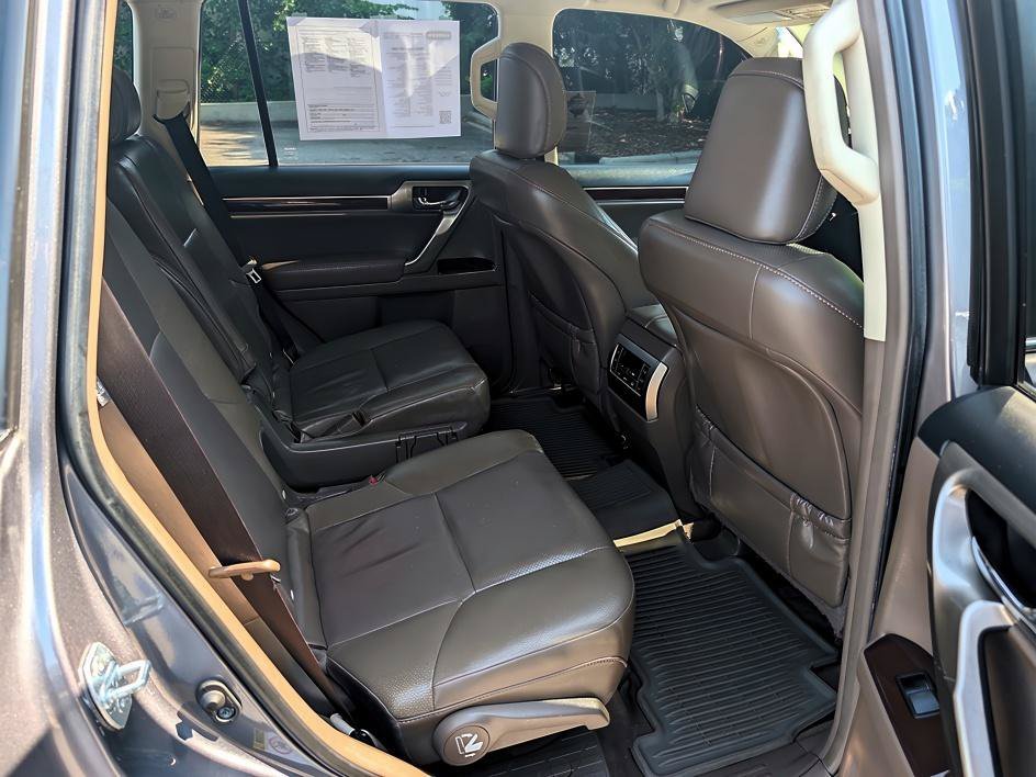 Used 2019 Gray Pearl Lexus 460 image 24