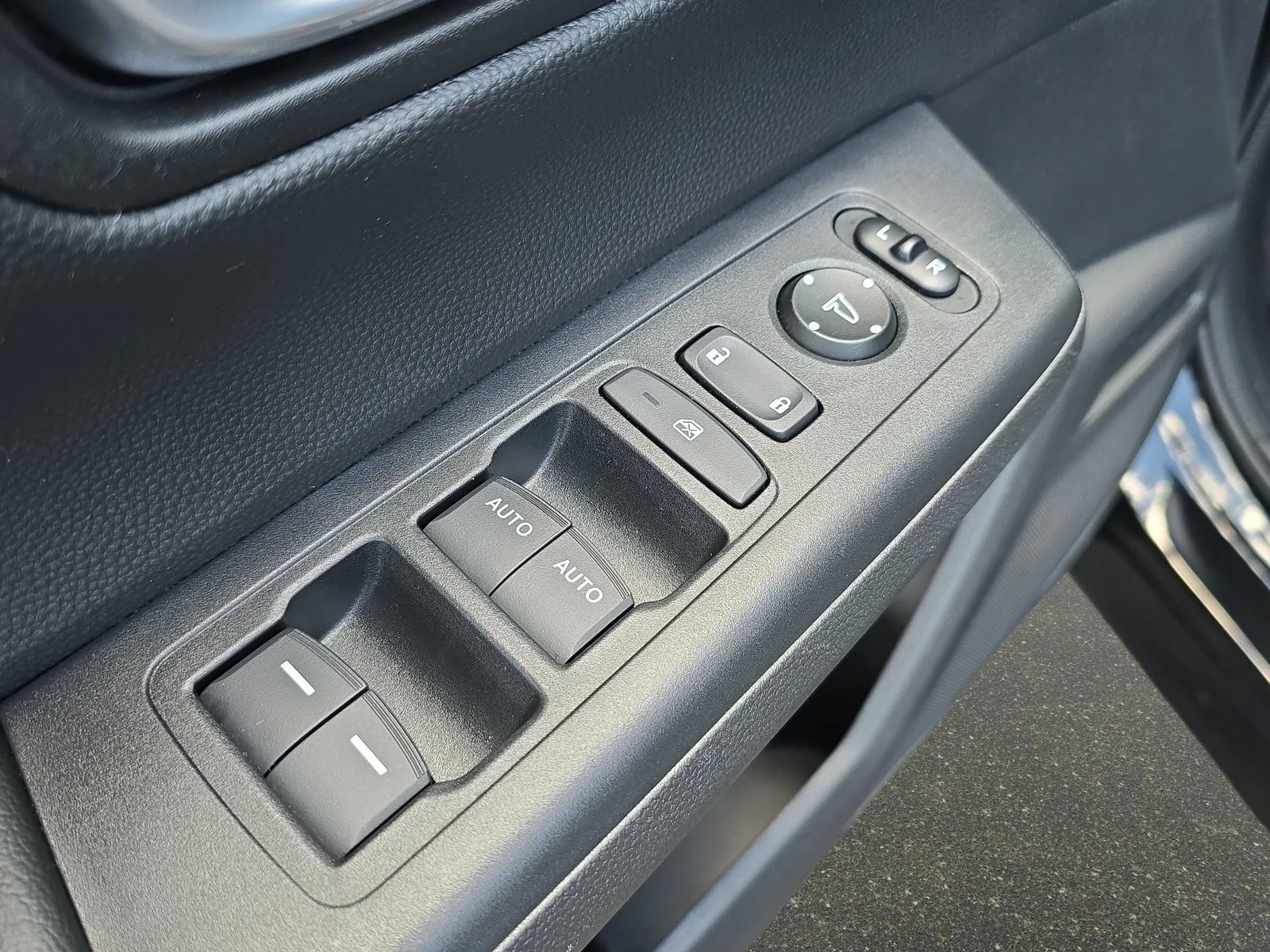 2025 Honda CR-V Sport - Photo 28