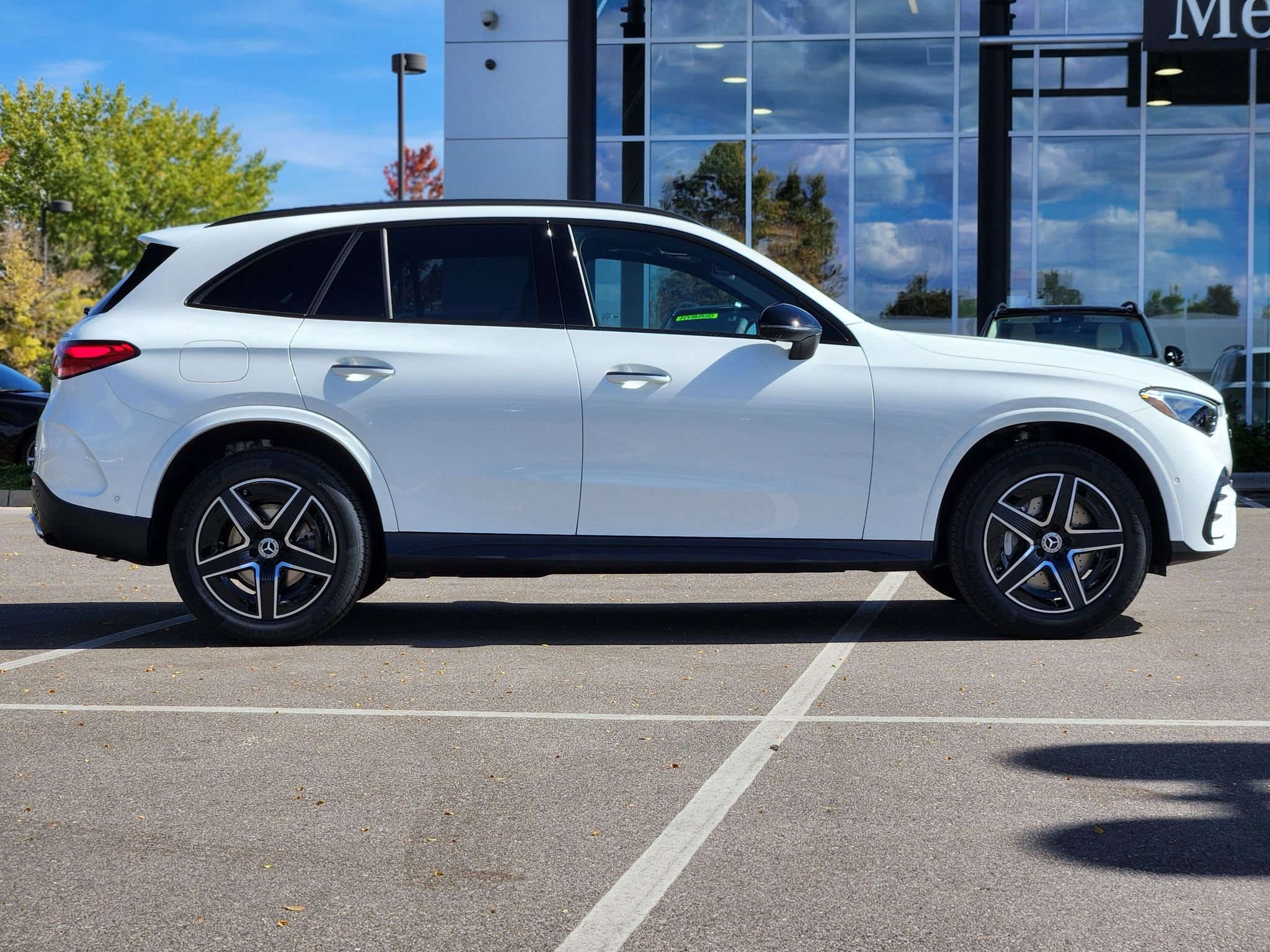 New 2027 Polar White Mercedes-Benz GLC 300 4MATIC® image 2